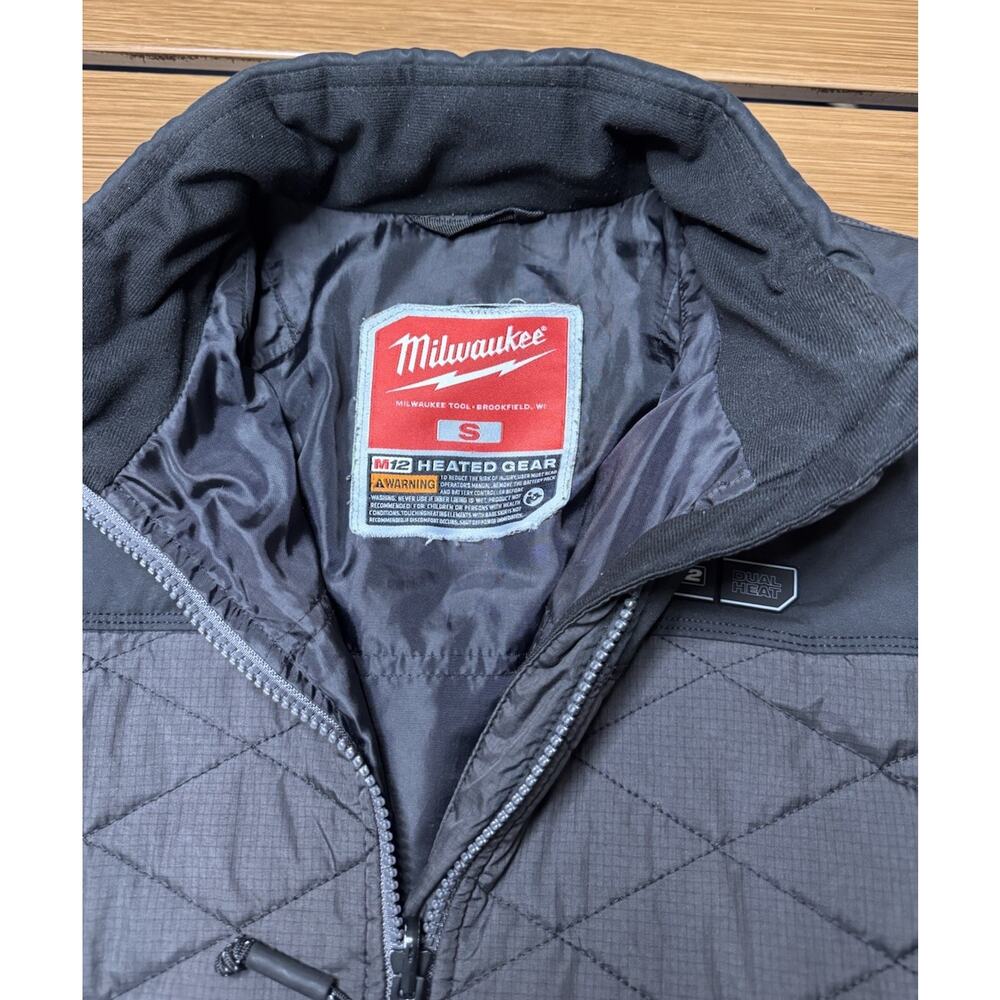 Milwaukee M12 AXIS Heated Jacket Womens Sz Small NO Battery Full Zip Black - Picture 4 of 15